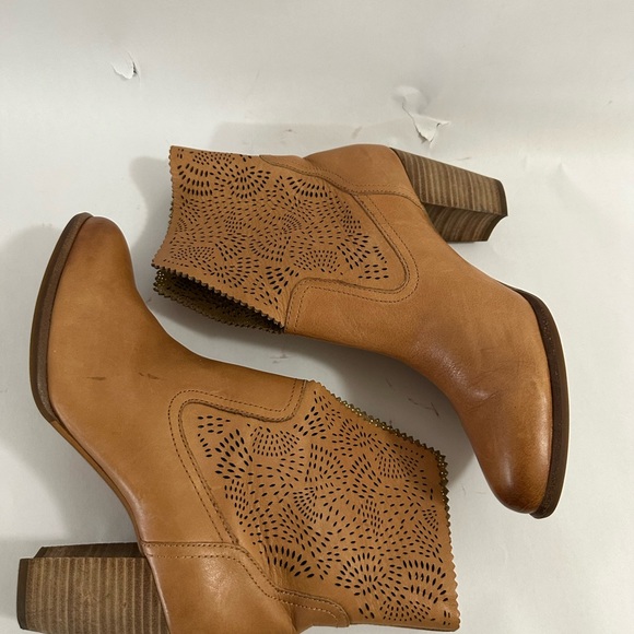 UGG booties size 9.5 - Picture 10 of 15